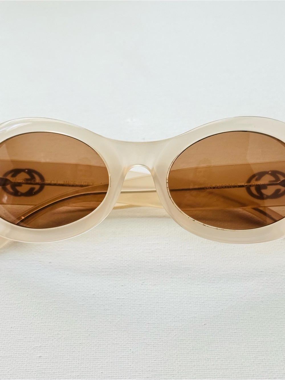 Vintage Gucci GG 2400/N/S DHO Pearl White Oval Sunglasses Womens Mens 56 22 140